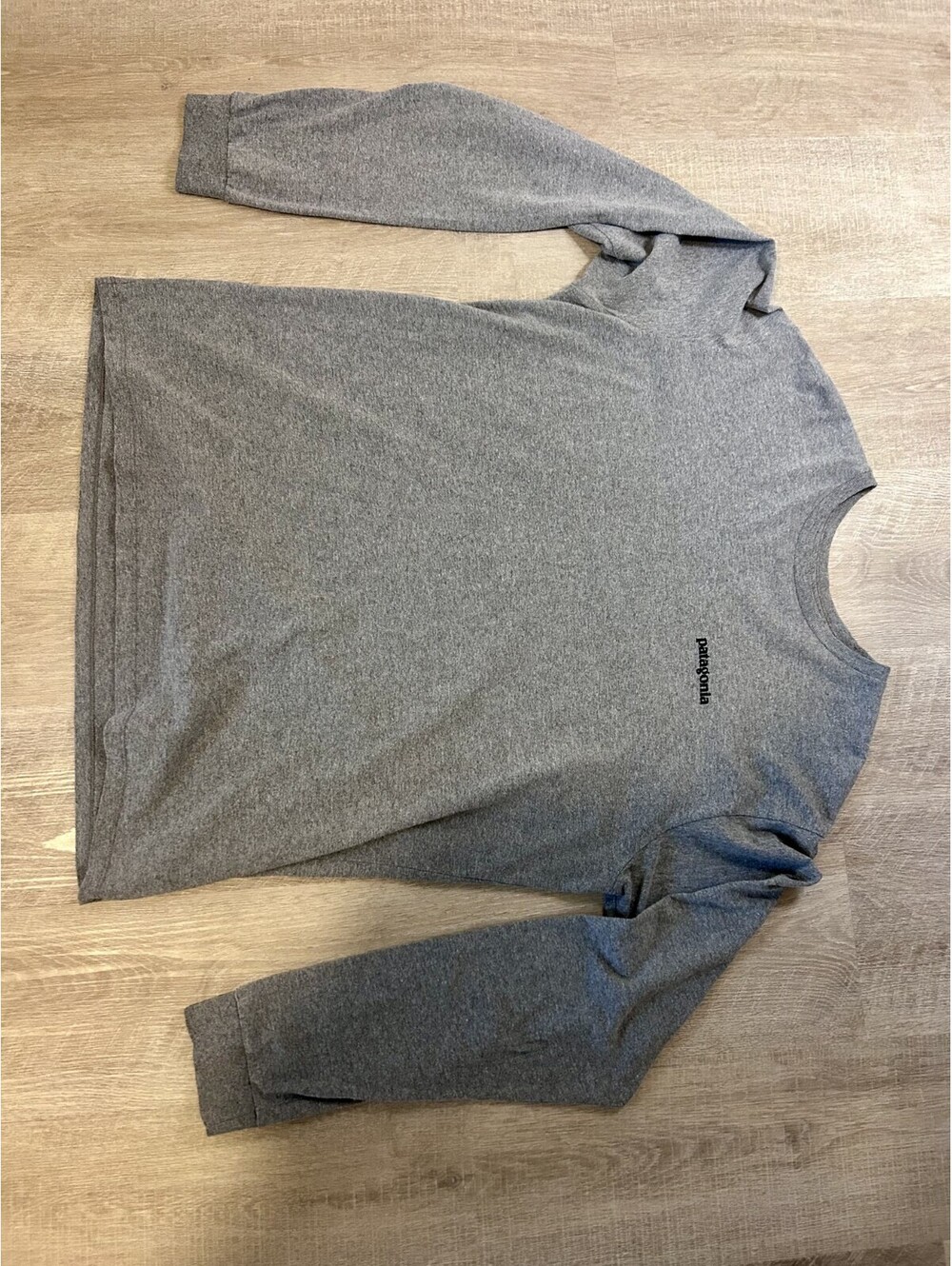 Men's PATAGONIA Gray Long Sleeve T Shirt - Large Logo on Back - Size LARGE